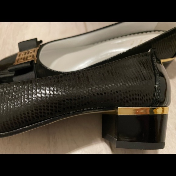 Shoes - Picture 10 of 11